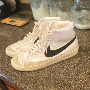 Men Nike Blazer Mid ‘77 Vintage | Size 11 | Pink tint on the tongue of the shoe